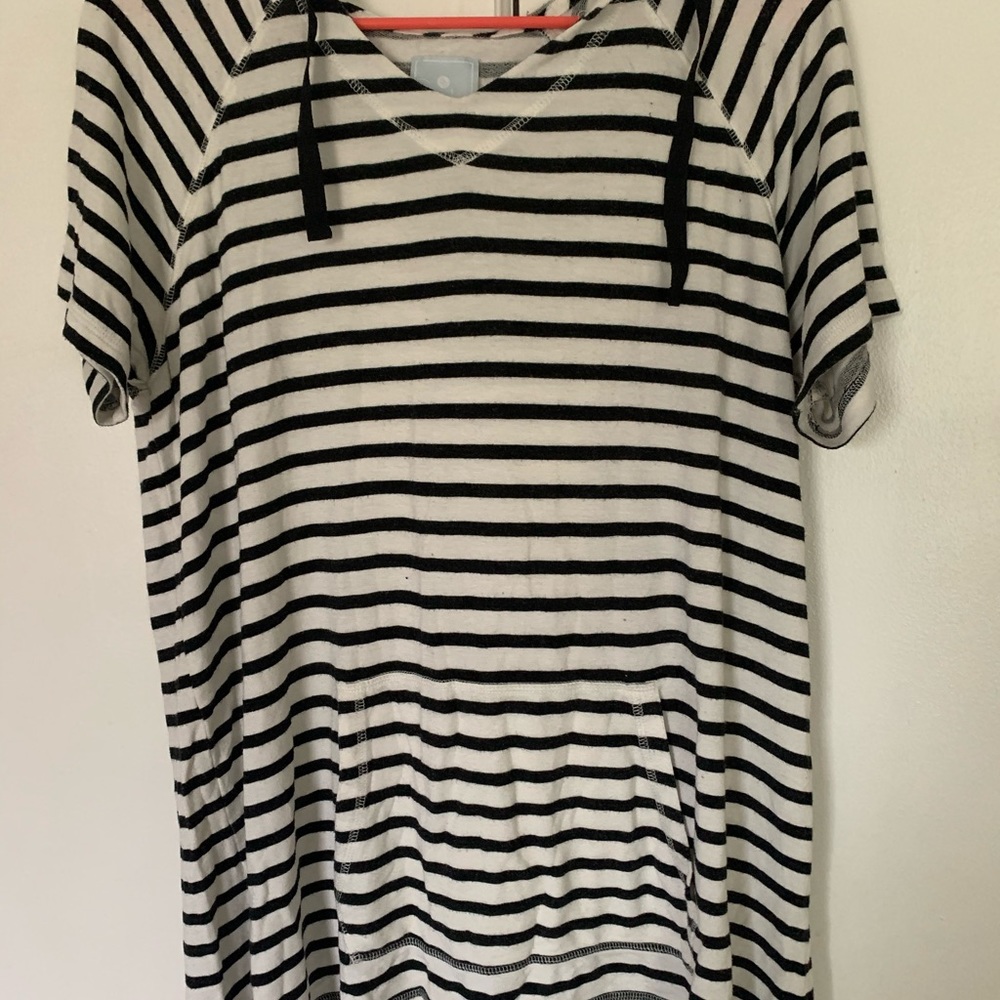 Short sleeved hoodie/ high low style